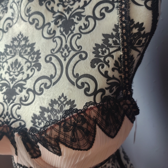 3 Piece Pink Scalloped Lingerie Set NWT - Picture 8 of 9